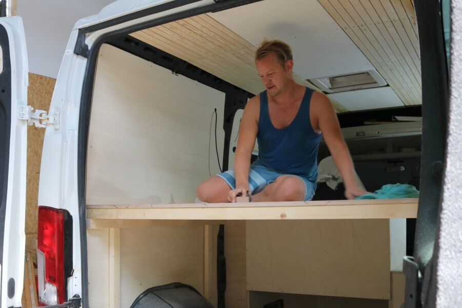 Camper Ausbau: So erfüllst du dir den Traum vom eigenen Surfmobil