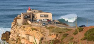 Nazare Wellen größer als der Verstand