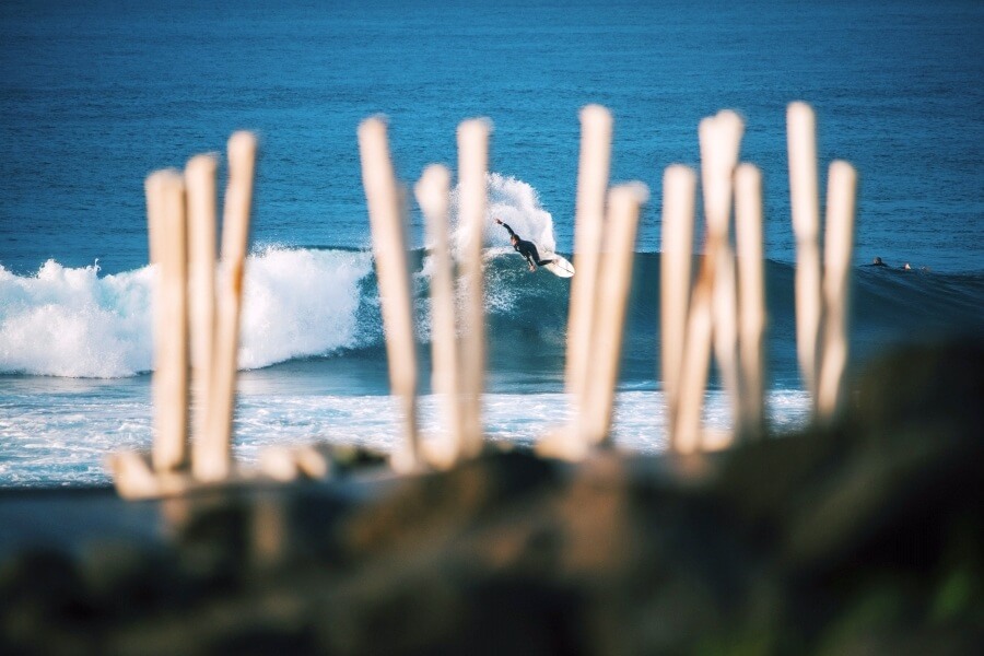 An einer der vielen erstklassigen Surfspots von Sao Miguel geht eigentlich immer was