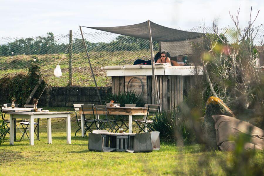 Chill Out Area im Garten vom Goodtimes Surfcamp Portugal